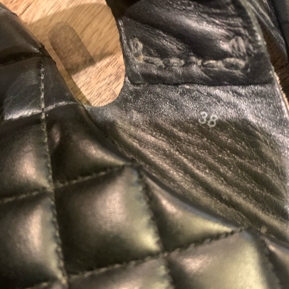 Burberry Black Quilted Sandals / Thong - Picture 4 of 11